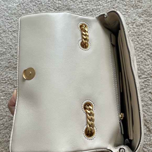 Tory Burch small Kira chevron convertible shoulder bag in cream white - Picture 12 of 16